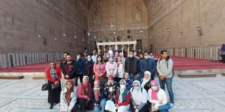 زيارة علمية للمساجد الأثرية لطلاب وأساتذة آداب جامعة حلوان