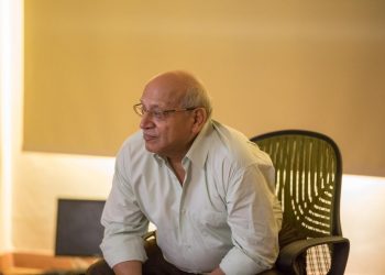 إعلام الجامعة البريطانية توصي بتدشين جائزة وكتاب باسم المخرج سمير سيف