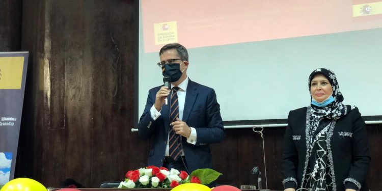 المستشار الثقافي الإسباني يقدم 5 نصائح لطلاب جامعة حلوان.. فما هي؟المستشار الثقافي الإسباني يقدم 5 نصائح لطلاب جامعة حلوان.. فما هي؟