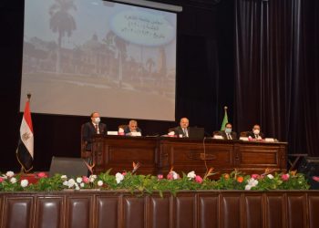 جامعة القاهرة تناقش نظام امتحانات الفصل الدراسي الأول