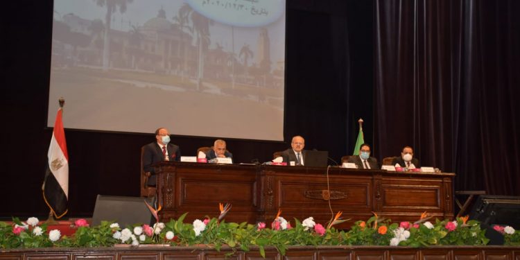 جامعة القاهرة تناقش نظام امتحانات الفصل الدراسي الأول