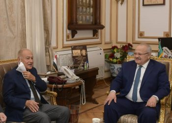 رئيس جامعة القاهرة يستقبل أبو الغيط في حوار مفتوح مع طلاب الجامعة