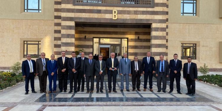 رئيس جامعة الملك سلمان الأهلية يناقش الخطة الاستراتيجية الخمسية مع أمناء الجامعة