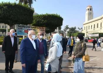 رئيس جامعة القاهرة يوجه رسالة تحذيرية لطلابه.. تعرف عليها