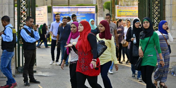 ما حقيقة تعطيل الدراسة بالجامعات؟