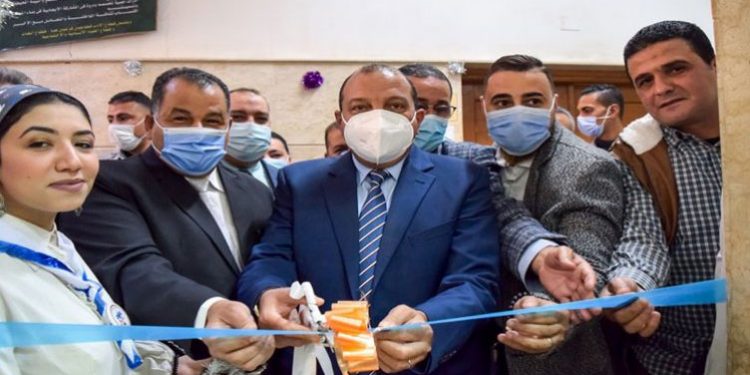 رئيس جامعة بني سويف يفتتح صالة الألعاب الفردية بكلية الآداب