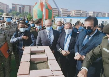  وزير التعليم العالي يضع حجر الأساس لجامعة بني سويف الأهلية