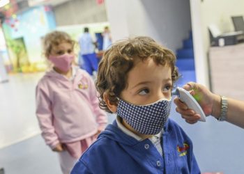 يويورك تايمز تكشف حقيقة تأثير السلالة المتحورة من كورونا على الأطفال