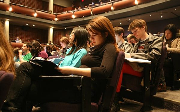 تفاصيل الحصول على منحة بكالوريوس جامعة تورنتو لعام 2021