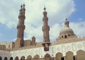 مرصد الأزهر يدين الغارات الصهيونية على غزة ويندد باقتحام مصلى «باب الرحمة»