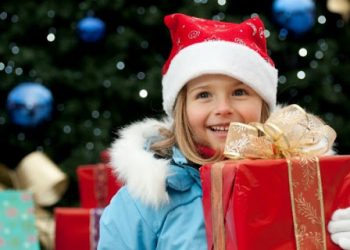 كيف تعلم طفلك ثقافة العطاء ليلة رأس السنة؟