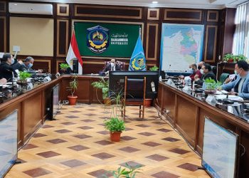 "حق مصطفى شعلان فين" تفاصيل فصل طالبين بتجارة بنها بسبب فيديو ومداخلة تليفونية "صور"