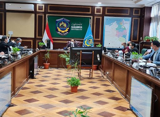 "حق مصطفى شعلان فين" تفاصيل فصل طالبين بتجارة بنها بسبب فيديو ومداخلة تليفونية "صور"