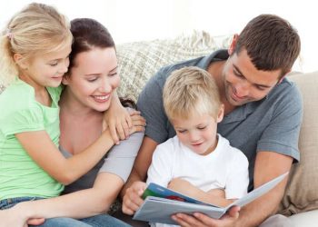 أولياء أمور مصر يجيبون..  تربية البنات أسهل أم الولاد؟