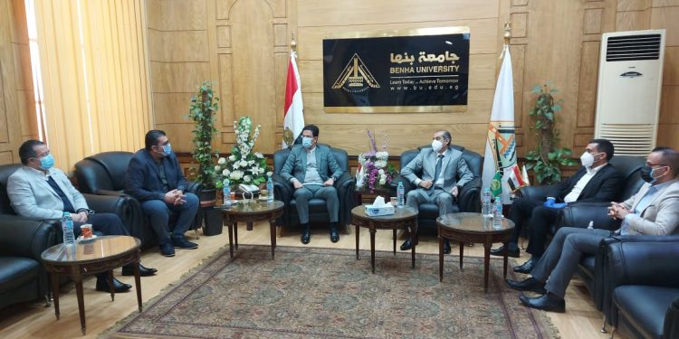 رئيس جامعة بنها يستقبل وفدًا عراقيا.. ويؤكد: نقلة نوعية فى منظومة التعليم العالي