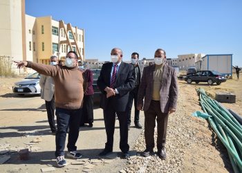رئيس جامعة بني سويف يتفقد الأعمال الإنشائية بالجامعة الأهلية