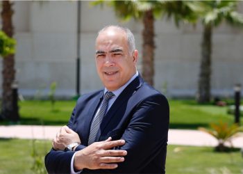 الجامعة المصرية اليابانية: ابتكار نظام رقمي وسوار ذكي لمتابعة مصابي كورونا