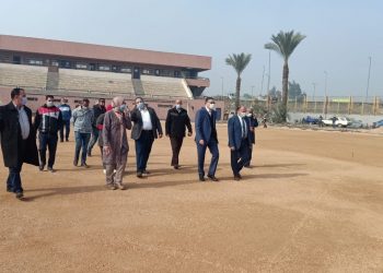 رئيس جامعة بنها يتفقد مشروع تجديد الملاعب ونادي أعضاء هيئة التدريس