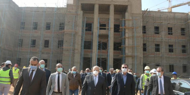 الخشت: تنفيذ مشروع  فرع جامعة القاهرة الدولي يتم  بأعلى درجة من الكفاءة|صور