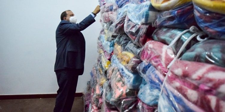 رئيس جامعة بني سويف: توزيع 1200 بطانية على عمال الجامعة ومشروع النظافة بالمحافظة