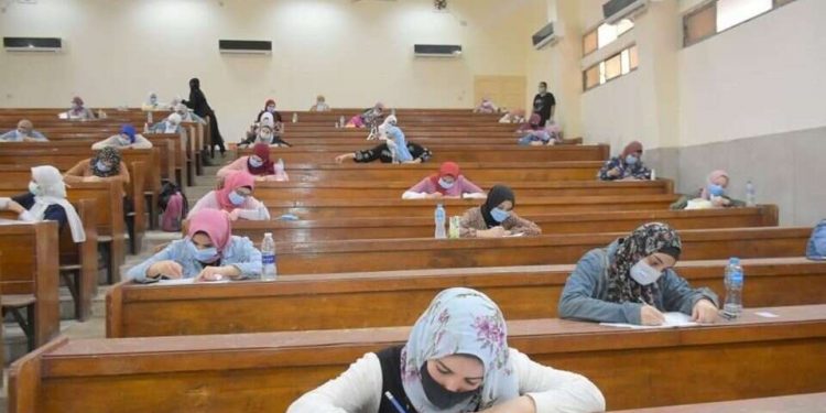 التعليم: لا مساس بامتحانات الدبلومات الفنية وجاري تحديد شكل امتحانات التكنولوجيا التطبيقية