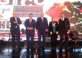 أستاذ بطب "عين شمس": مرضي الأورام لهم أولوية في الحصول علي لقاح كورونا لهذا السبب