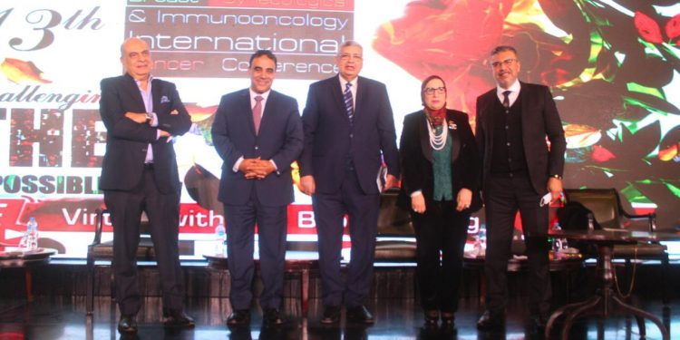 أستاذ بطب "عين شمس": مرضي الأورام لهم أولوية في الحصول علي لقاح كورونا لهذا السبب