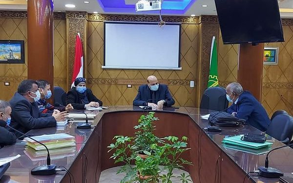 جولة مفاجئة لمدارس إدارة العبور الفترة المسائية وضبط مخالفات مالية وإدارية