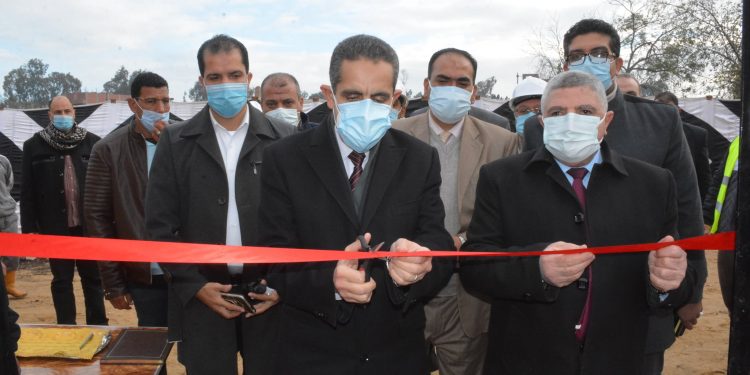 محافظ الغربية يفتتح مدرسة و٣ محطات للصرف الصحي بتكلفة 243 مليون جنيه