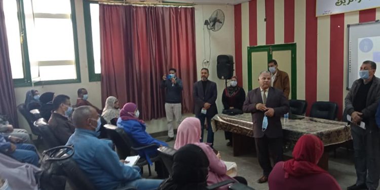 دورة تدريبية لمديري مدارس أسوان لتعلم فن الإتيكيت "صور"