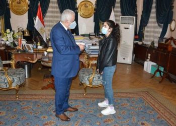 أولياء أمور مصر: استقبال طارق شوقي لابنه أحد الشهداء يؤكد اهتمام الدولة بأبنائها 