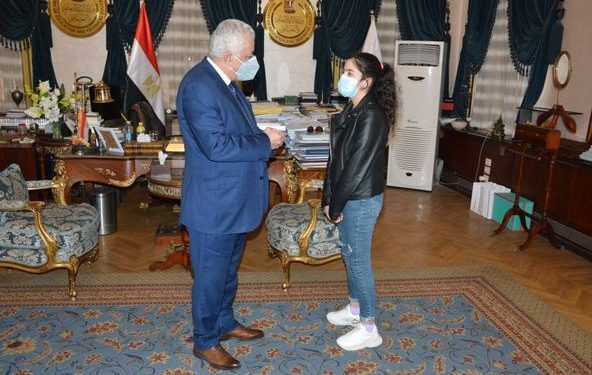 أولياء أمور مصر: استقبال طارق شوقي لابنه أحد الشهداء يؤكد اهتمام الدولة بأبنائها 