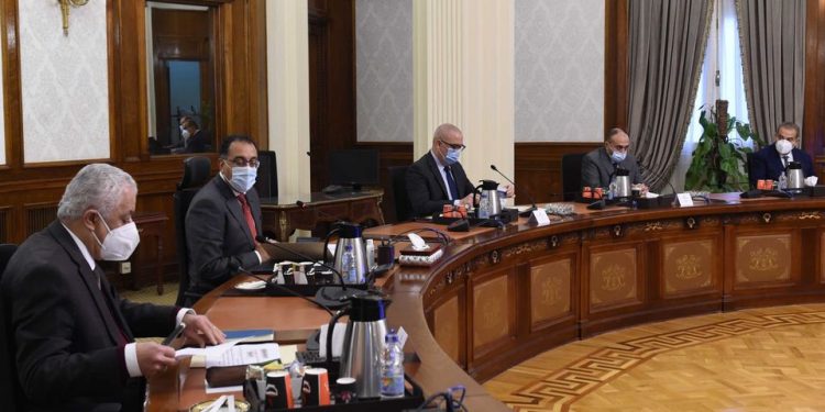 نكشف حقيقة خصخصة قطاعات الصحة والتعليم والنقل 