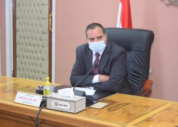 جامعة سوهاج تطلق قافلة بيطرية لقرية بني زار وتعالج ٤٤٠ حالة