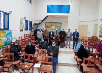 وكيل تعليم مطروح يتابع  فعاليات برنامج التنمية المهنية لمعلمي العلوم 