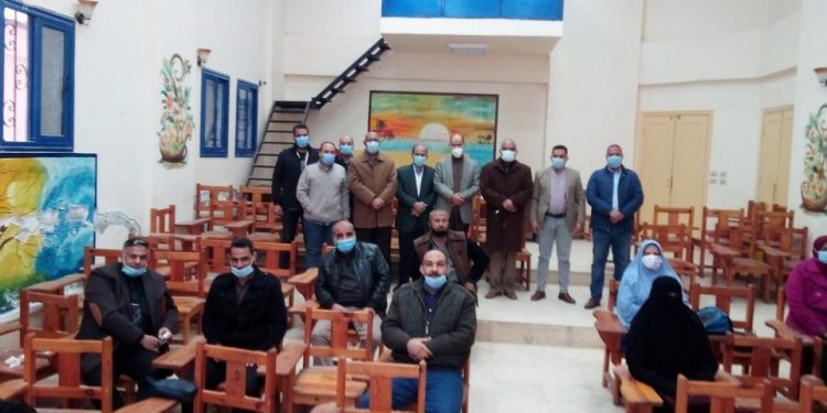 وكيل تعليم مطروح يتابع  فعاليات برنامج التنمية المهنية لمعلمي العلوم 