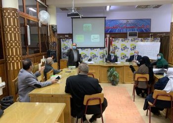 تعليم الفيوم: تدريب التنمية المهنية لموجهي العلوم على الفصول البحثية