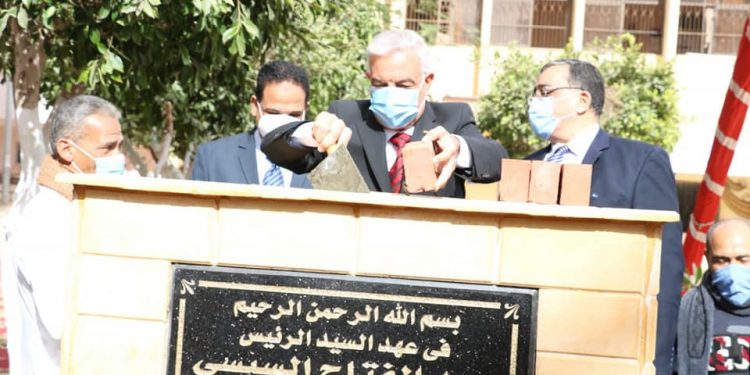 رئيس جامعة المنوفية يضع حجر أساس مبنى المدرجات الجديد بالتربية النوعية بأشمون
