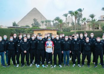 طالب بجامعة القاهرة مترجمًا للمنتخب النمساوي في بطولة كأس العالم لكرة اليد