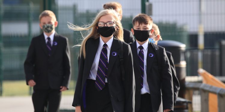 بريطانيا تقرر إغلاق المدارس حتى منتصف فبراير