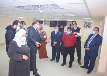 رئيس جامعة سوهاج يتفقد مركز تنمية الموارد البشرية تمهيداً لافتتاحه قريبًا