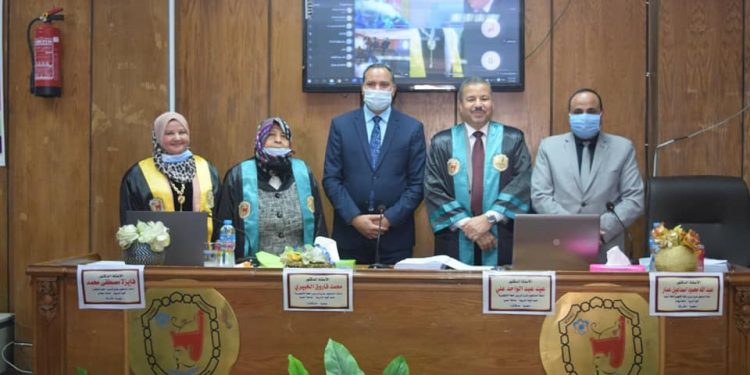 جامعة سوهاج تناقش رسالة دكتوراه عن تنمية مهارات القراءة الناقدة لطلاب اللغة الإنجليزية