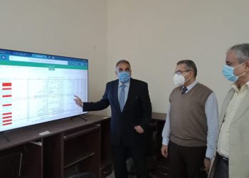 عميد "هندسة طنطا" يتابع بث المحاضرات أون لاين للطلاب