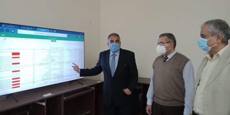 عميد "هندسة طنطا" يتابع بث المحاضرات أون لاين للطلاب
