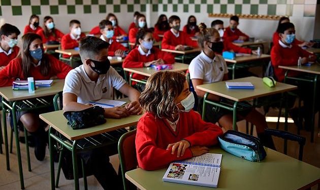 المواجهة.. أسلحة مدارس وجامعات العالم خلال الموجة الثانية لفيروس كورونا