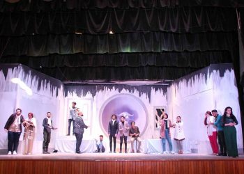 جامعة أسيوط تنافس في إبداع 9 بعرض فني لمسرحية «العَمى»