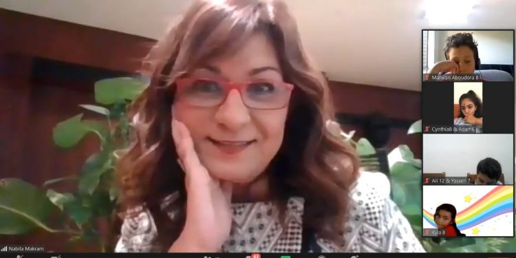 نبيلة مكرم مع اطفال مصريين فى استراليا ومعسكر اتكلم عربى