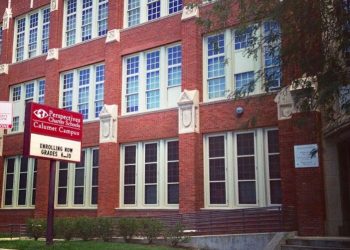 خلاف في مدينة شيكاغو حول قرار استئناف الدراسة داخل المدارس