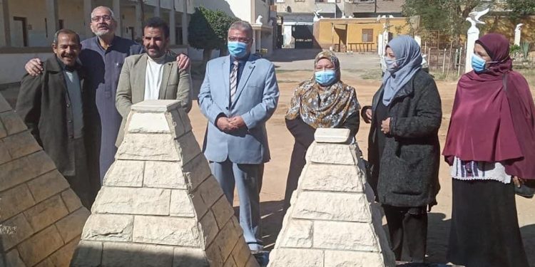 جامعة سوهاج تبحث أوجه التعاون مع مدرسة الأمل للصم وضعاف السمع