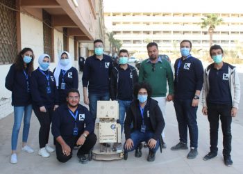 فريق بيكسلز بهندسة حلوان يبتكر قفاز ذكي للأشخاص الذين يستخدمون لغة الإشارة